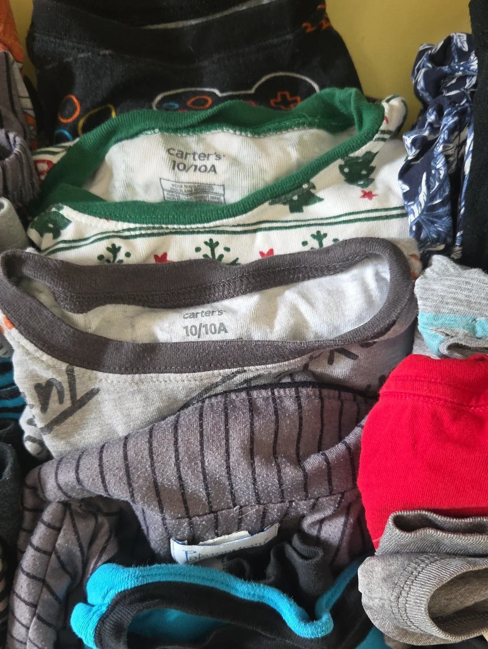 32 Pieces Boys Kids Size 10 Clothin Bundle - Picture 11 of 13
